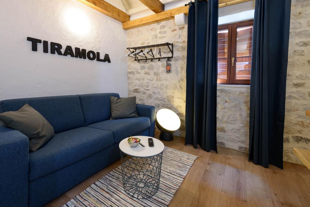 Apartments & Rooms Tiramola - Old Town トロギール エクステリア 写真