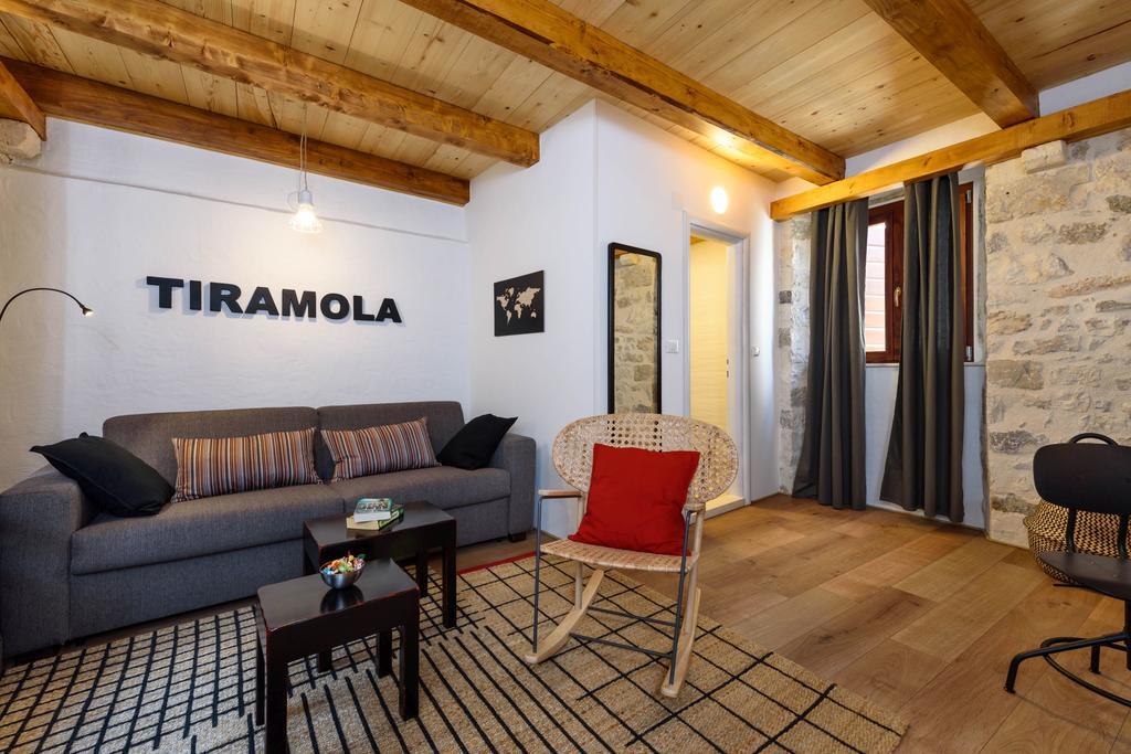 Apartments & Rooms Tiramola - Old Town トロギール エクステリア 写真