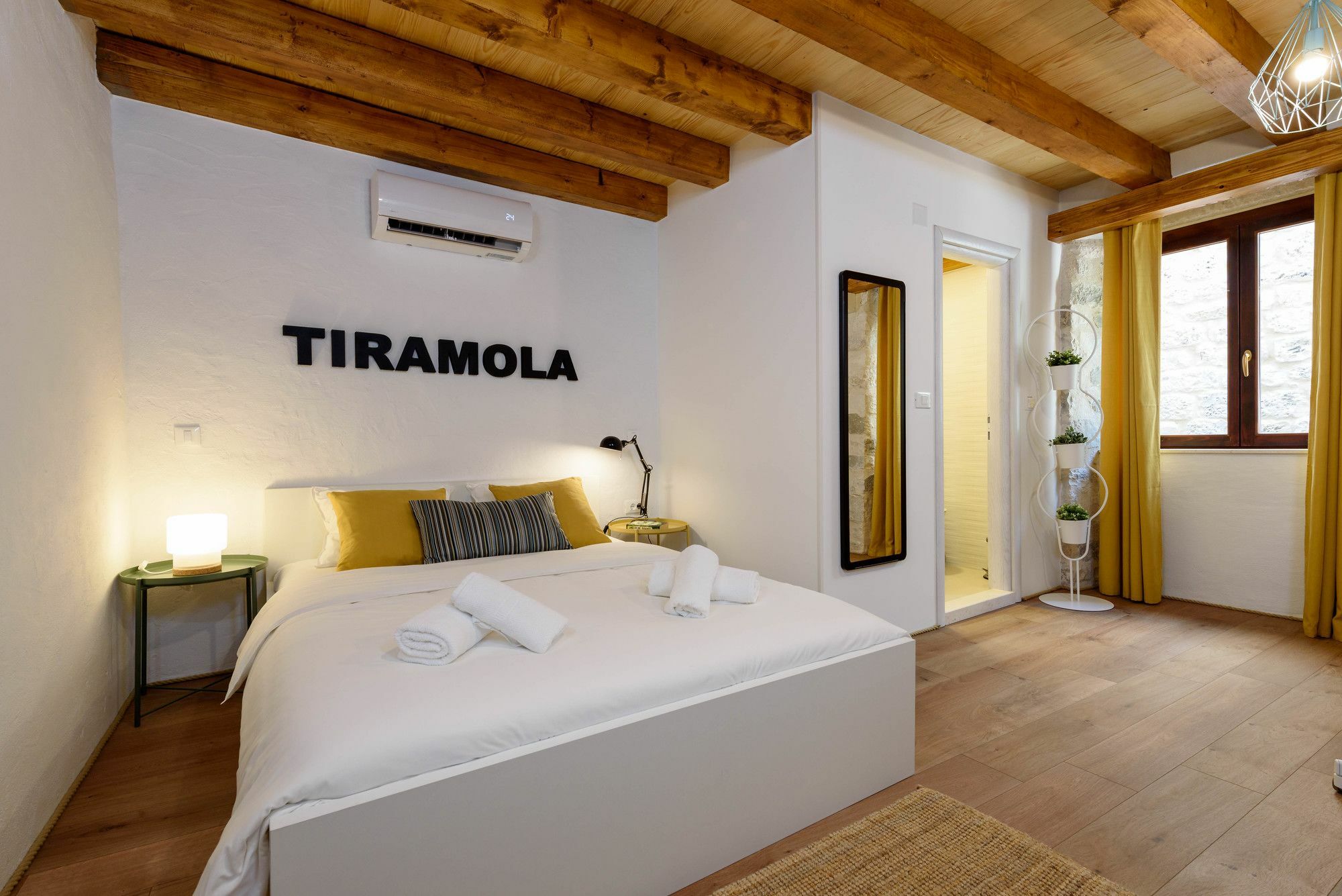 Apartments & Rooms Tiramola - Old Town トロギール エクステリア 写真